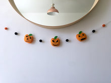 Load image into Gallery viewer, Felt Halloween Pumpkin Garland
