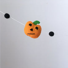 Load image into Gallery viewer, Felt Halloween Pumpkin Garland
