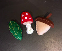 Load image into Gallery viewer, Woodland felt garland and matching baby mobile