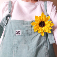 Load image into Gallery viewer, Felt Sunflower Pin / Brooch